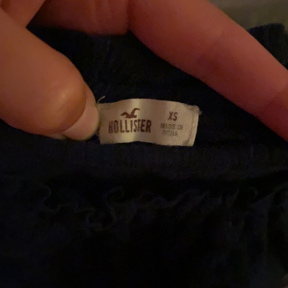 Hollister crop top size XS - Picture 2 of 3